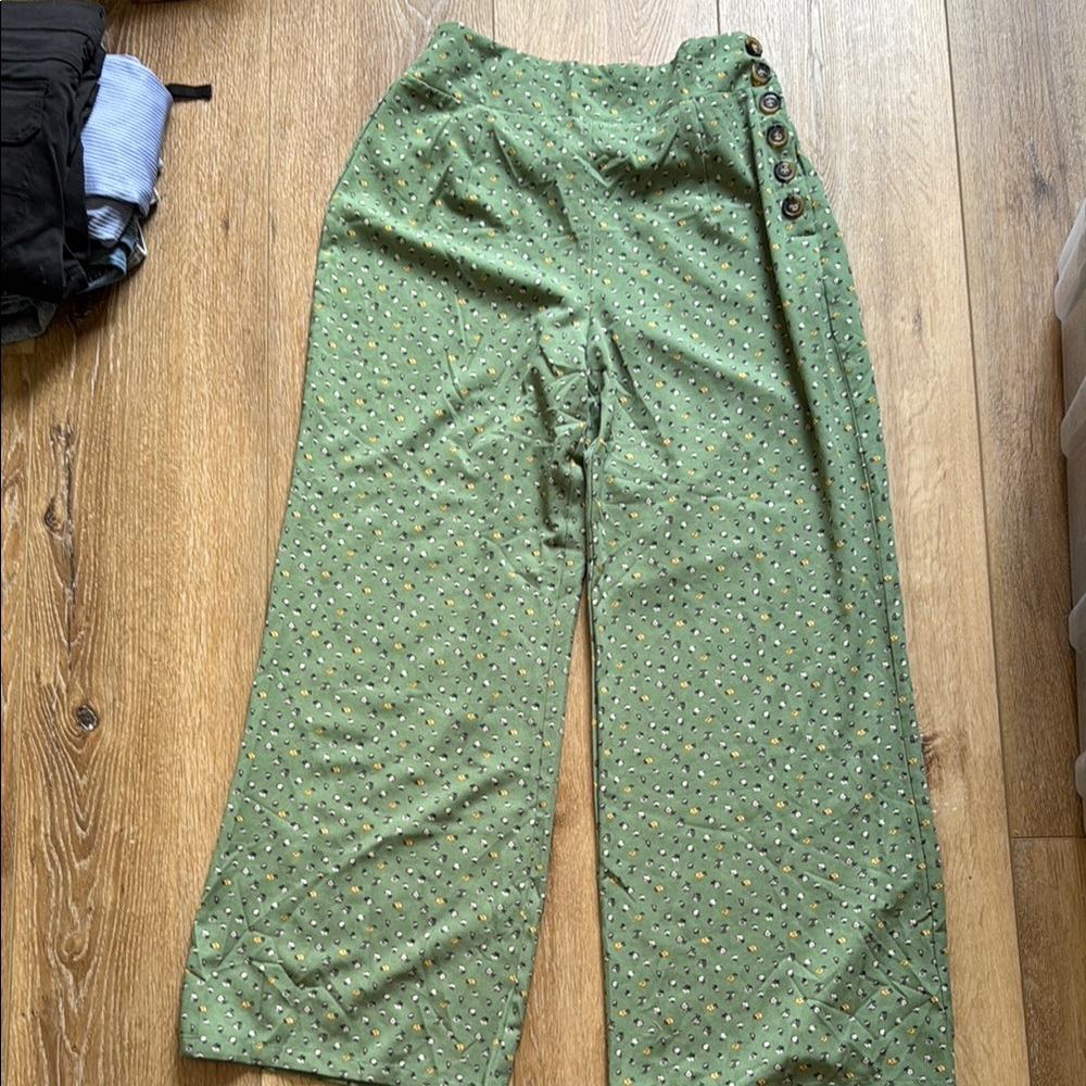 Green Wide-Leg Button Pants